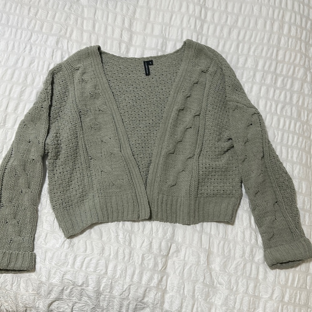 Moon & Madison Cropped Cardigan - Size Small